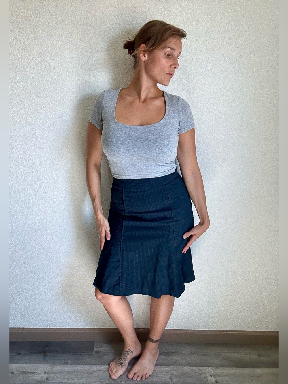 DKNY Navy Blue Pinstripe Skirt Classy Preppy Office Academia 2